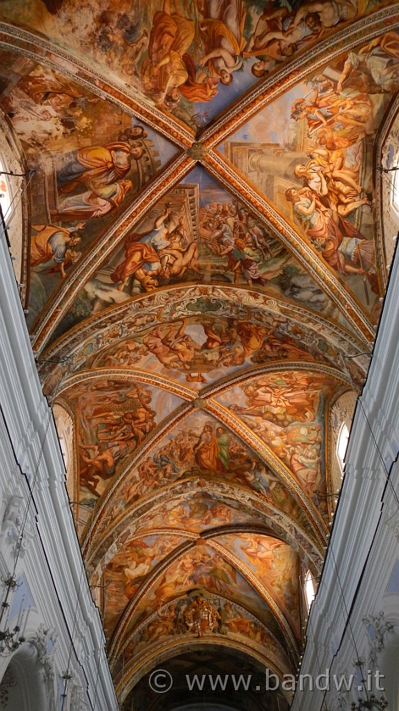 DSCN8847.jpg - Gli interni della  Cattedrale di San Bartolomeo